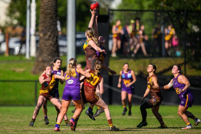 Kew women's seniors playing football
